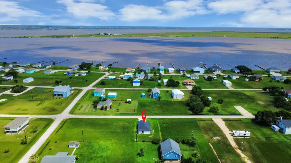 688 Swallow Drive Palacios, TX 77465