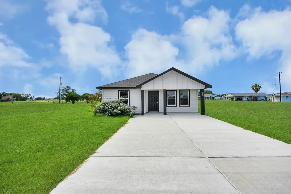 688 Swallow Drive Palacios, TX 77465