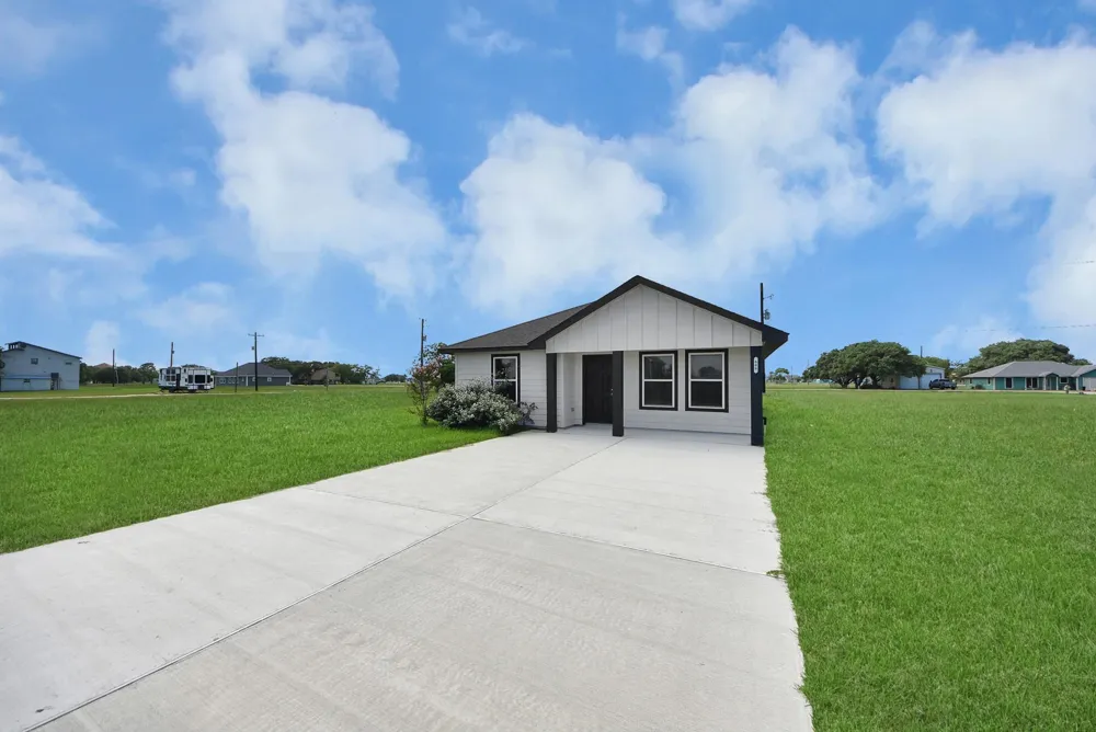 688 Swallow Drive Palacios, TX 77465