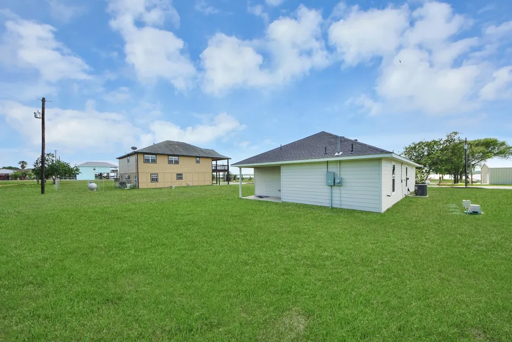 1105 W Bayshore Drive Palacios, TX 77465