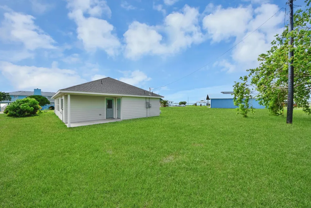 1105 W Bayshore Drive Palacios, TX 77465