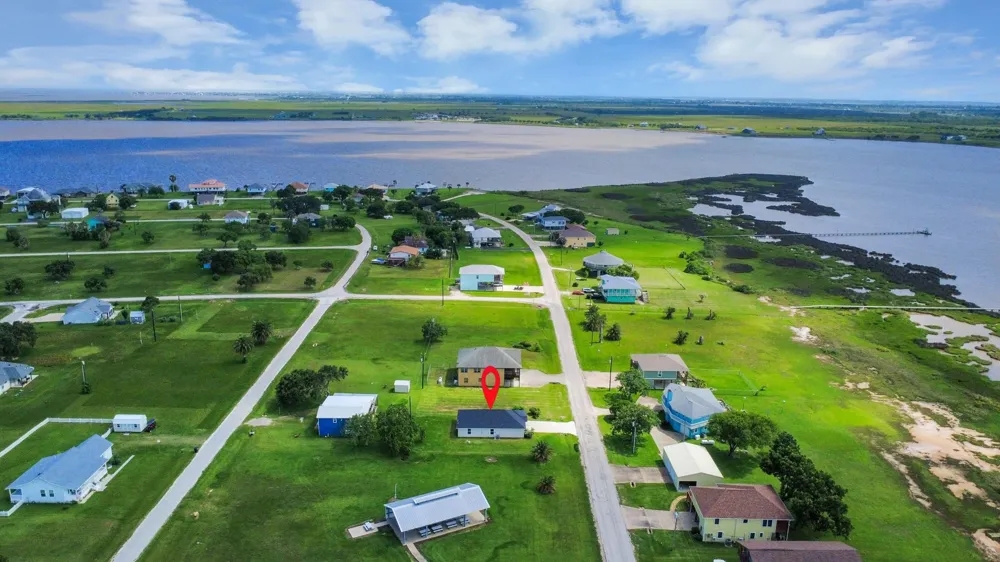 1105 W Bayshore Drive Palacios, TX 77465