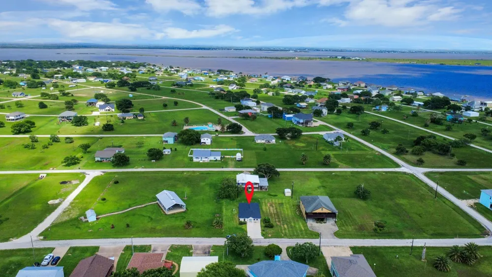 1105 W Bayshore Drive Palacios, TX 77465