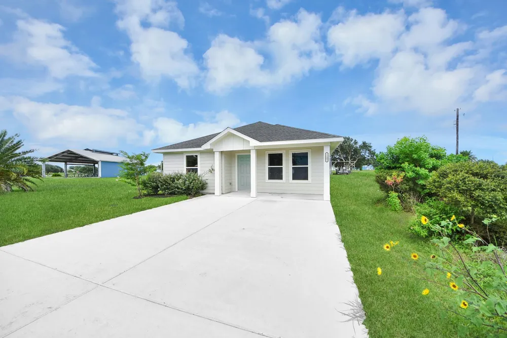 1105 W Bayshore Drive Palacios, TX 77465