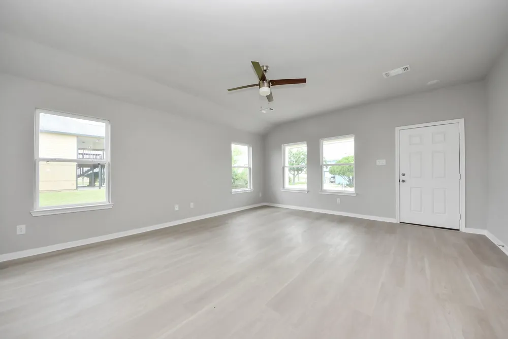 1105 W Bayshore Drive Palacios, TX 77465
