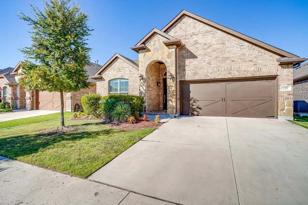 225 Palmerston Drive Aledo, TX 76008