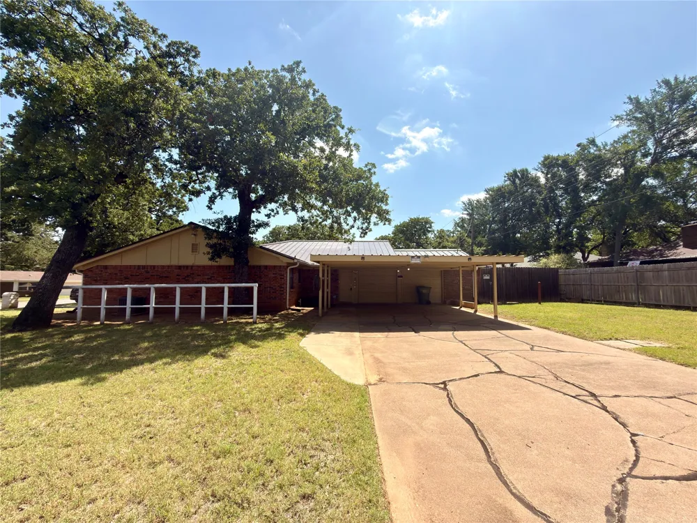 2900 SE 6th Street SE Mineral Wells, TX 76067