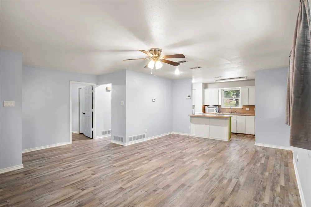 521 Hilltop Drive Tool, TX 75143