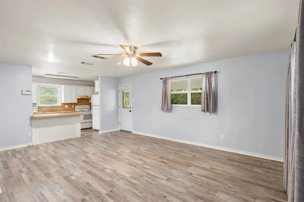 521 Hilltop Drive Tool, TX 75143