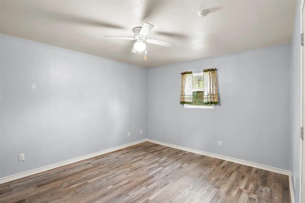 521 Hilltop Drive Tool, TX 75143