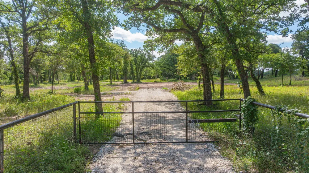 19715 S Highway 281 Santo, TX 76472