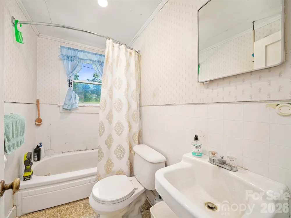 1115, 1125, 1127 Glenn Bridge Road SE Arden, NC 28704
