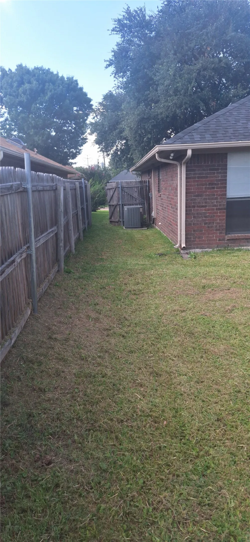 802 Crystal Creek Lane Arlington, TX 76001