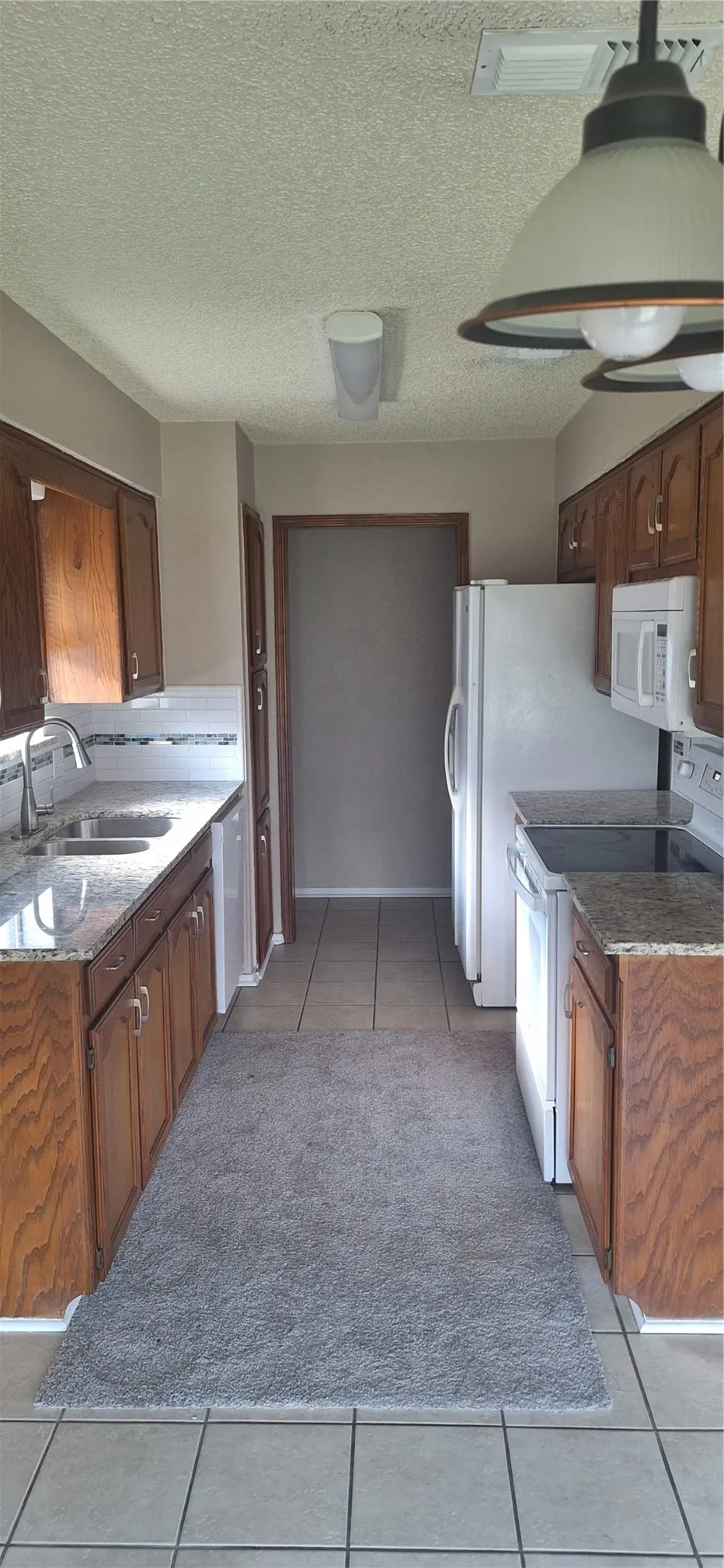 802 Crystal Creek Lane Arlington, TX 76001