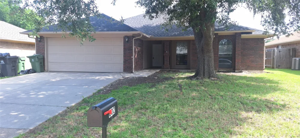 802 Crystal Creek Lane Arlington, TX 76001