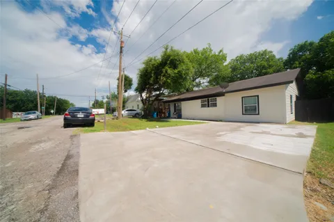 107 W Purdom Avenue