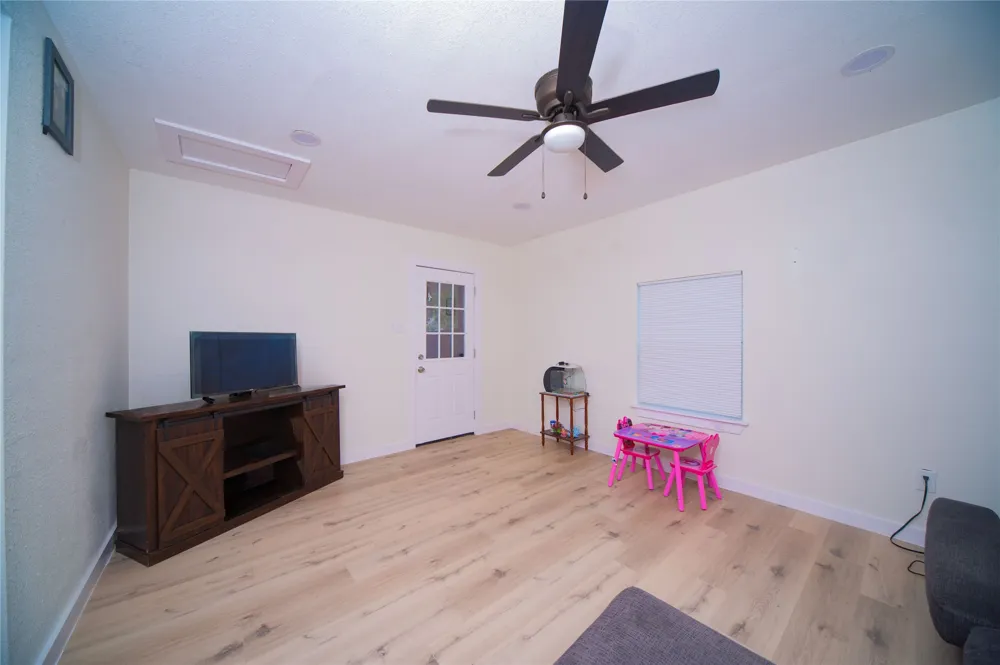 107 W Purdom Avenue Alvarado, TX 76009