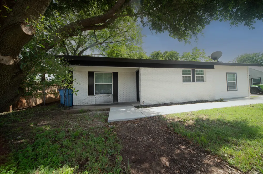 107 W Purdom Avenue Alvarado, TX 76009