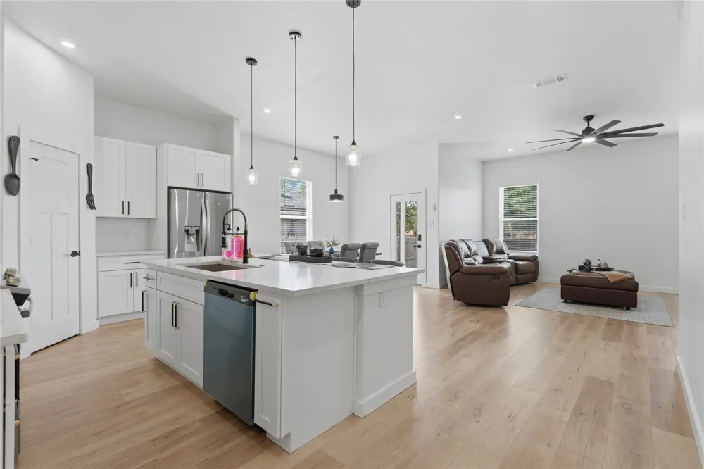 1805 San Antonio Street Grand Prairie, TX 75051