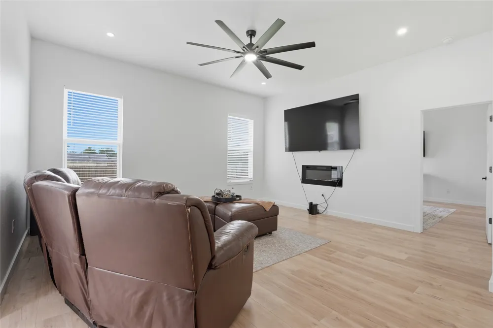 1805 San Antonio Street Grand Prairie, TX 75051