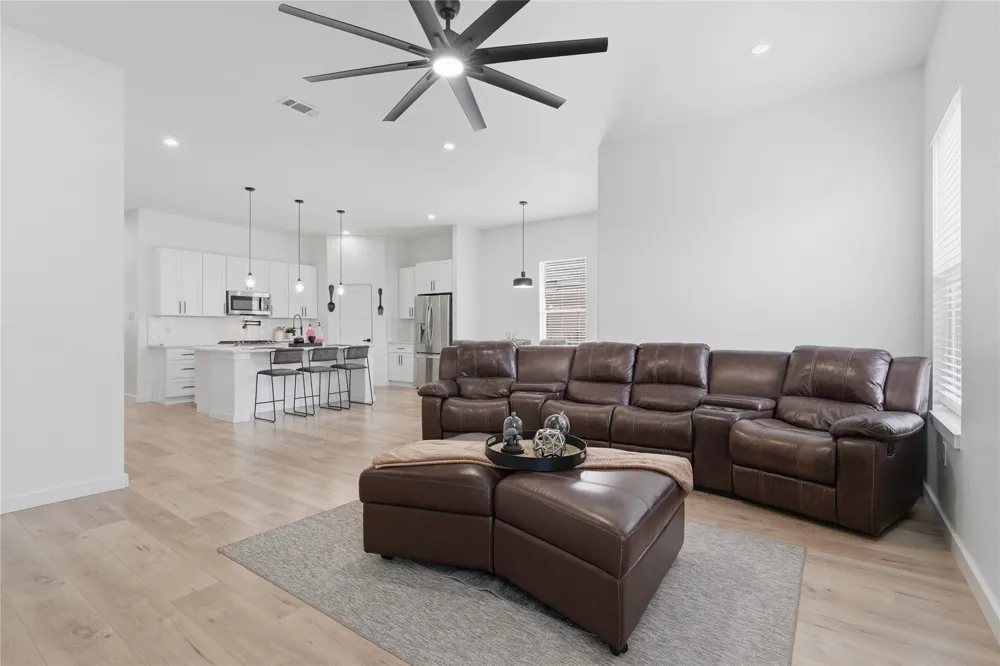 1805 San Antonio Street Grand Prairie, TX 75051