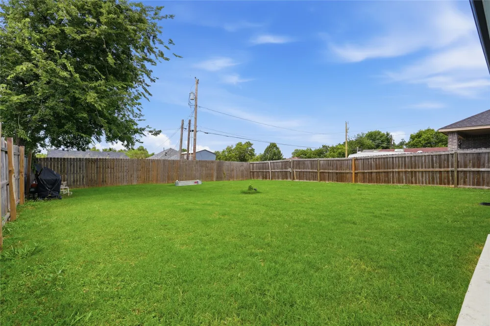 1805 San Antonio Street Grand Prairie, TX 75051