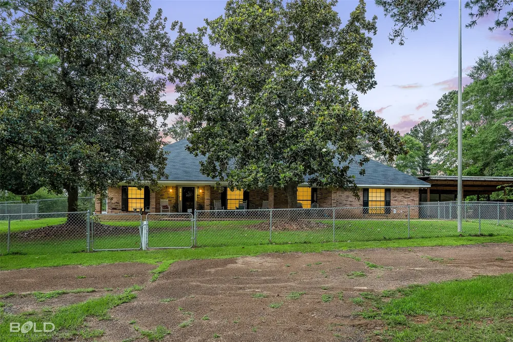 113 Rebel Rd Vivian, LA 71082
