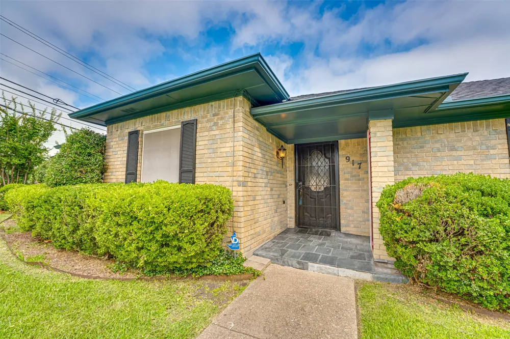 917 Meadowgate Drive Garland, TX 75040