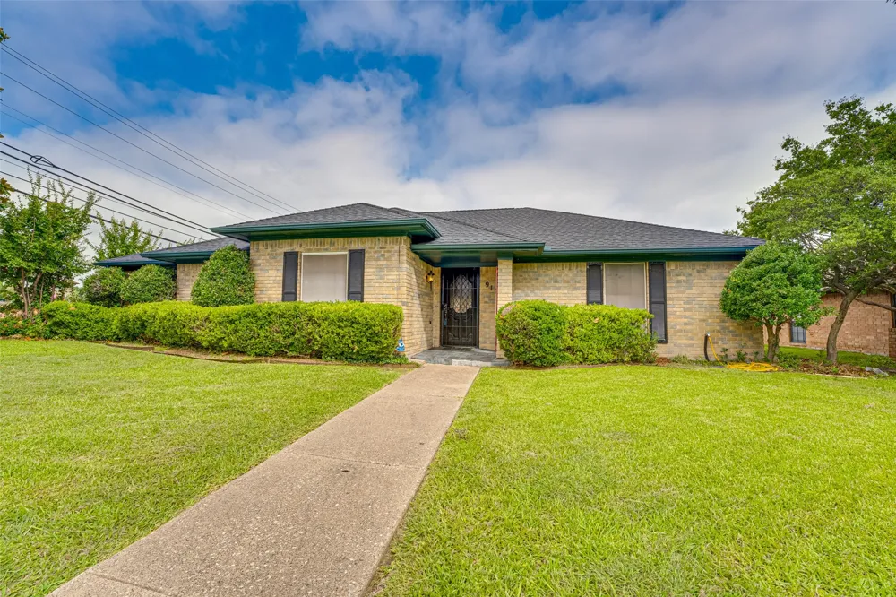 917 Meadowgate Drive Garland, TX 75040
