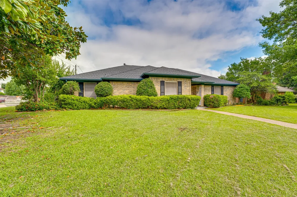 917 Meadowgate Drive Garland, TX 75040