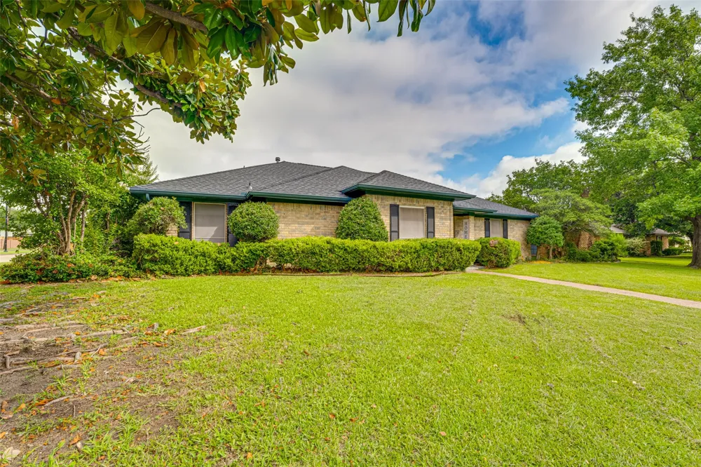 917 Meadowgate Drive Garland, TX 75040