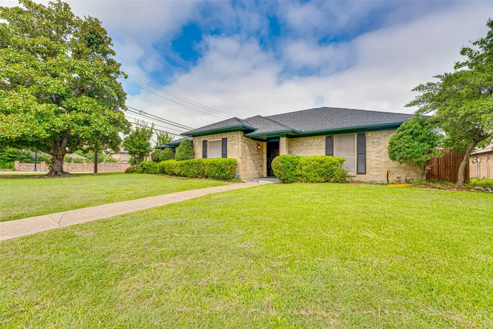 917 Meadowgate Drive Garland, TX 75040