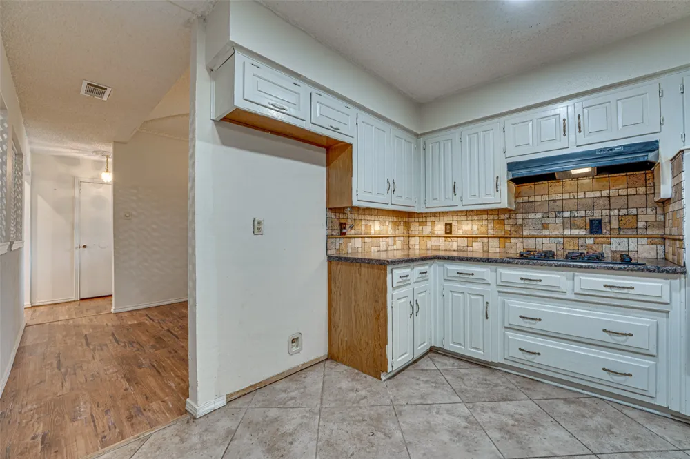 917 Meadowgate Drive Garland, TX 75040