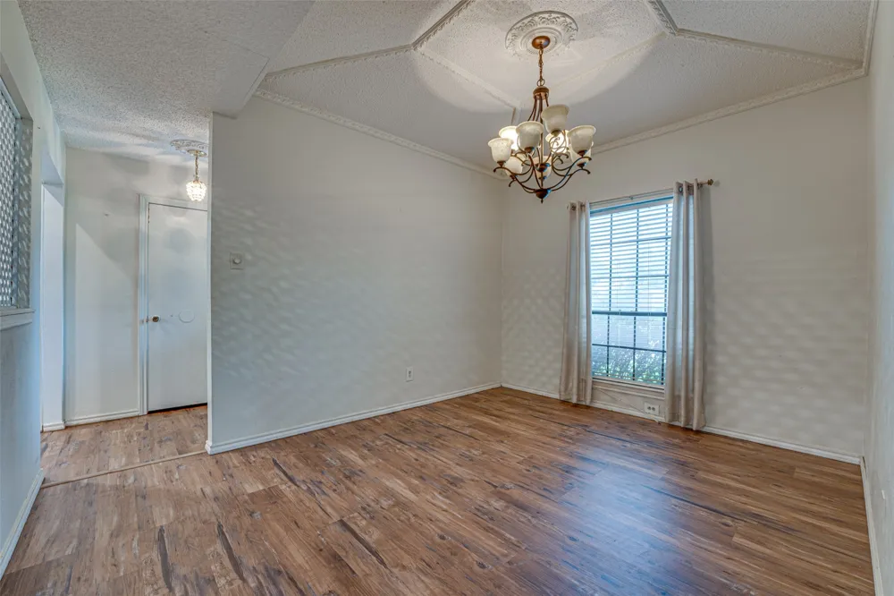 917 Meadowgate Drive Garland, TX 75040