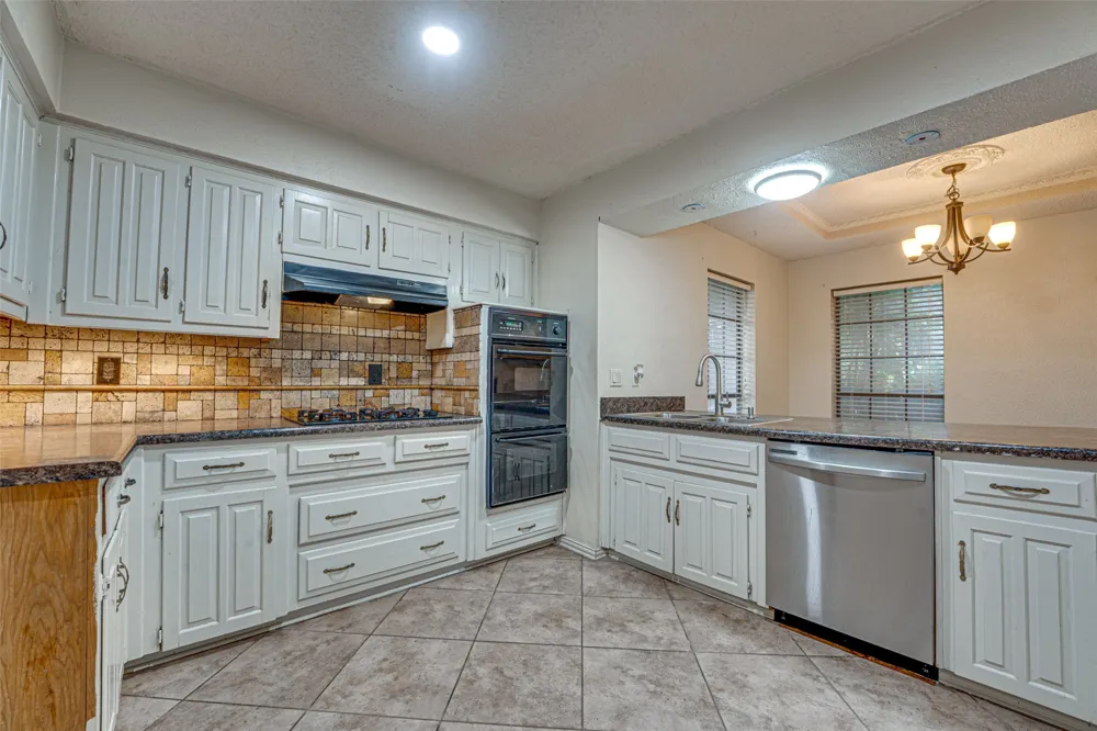 917 Meadowgate Drive Garland, TX 75040