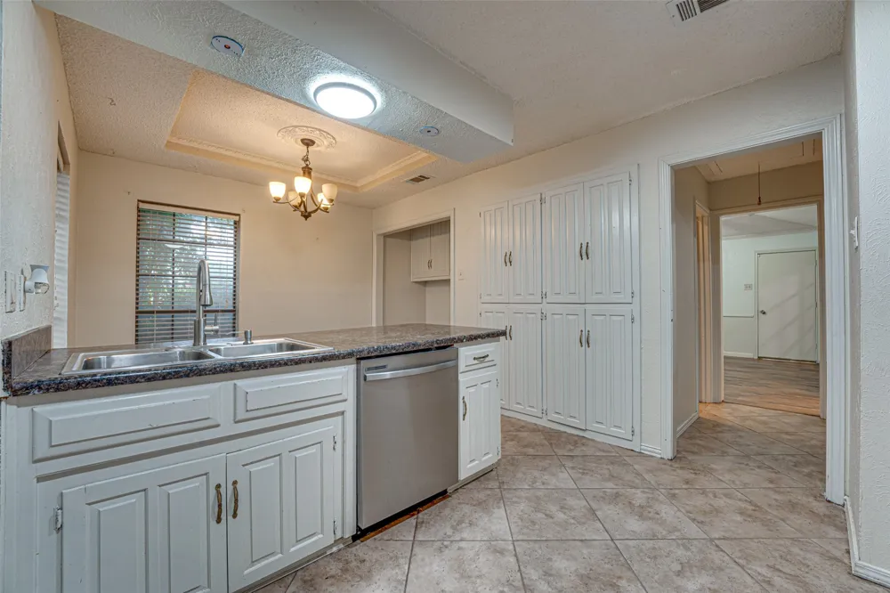 917 Meadowgate Drive Garland, TX 75040