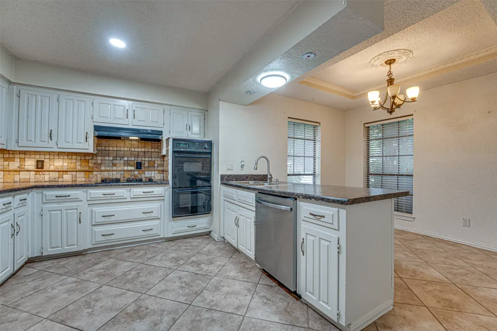 917 Meadowgate Drive Garland, TX 75040