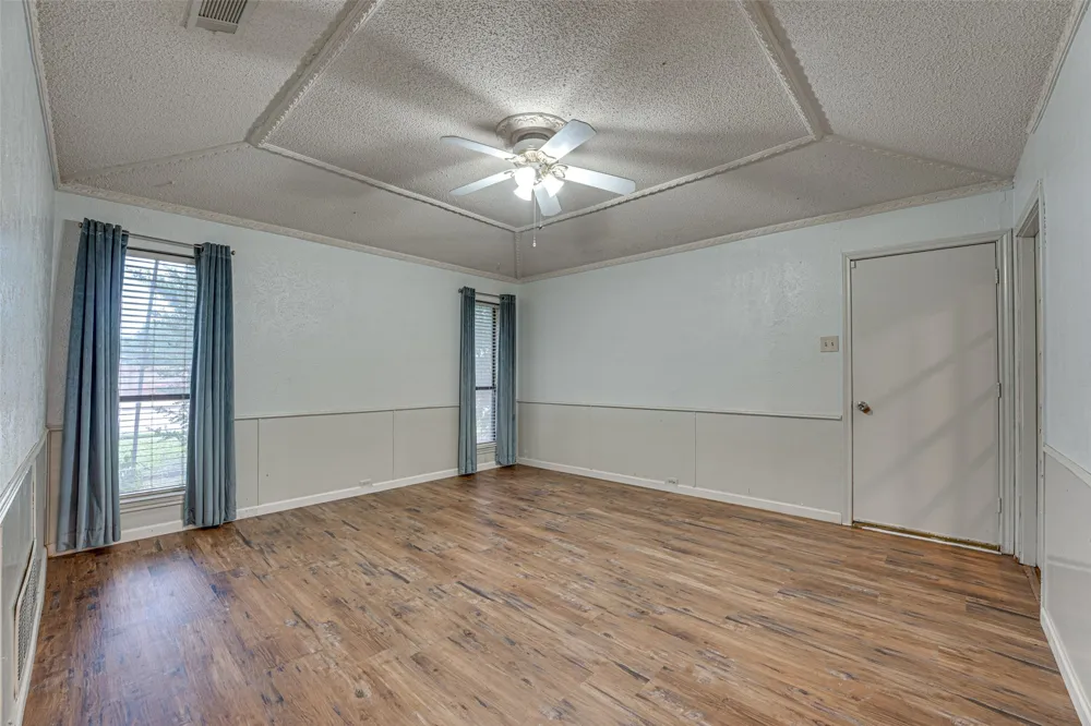 917 Meadowgate Drive Garland, TX 75040