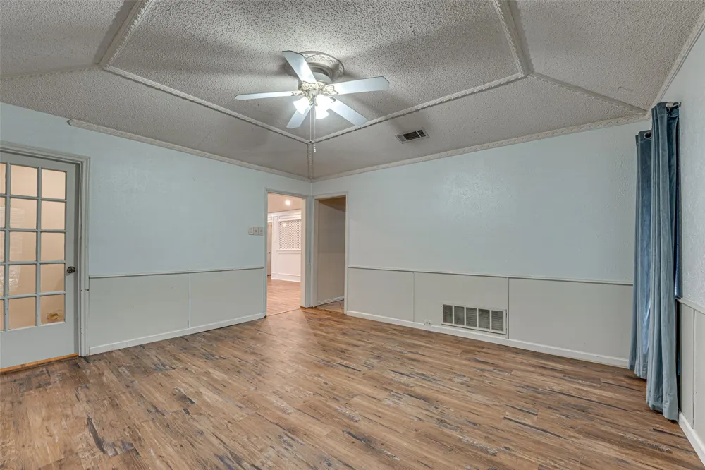 917 Meadowgate Drive Garland, TX 75040