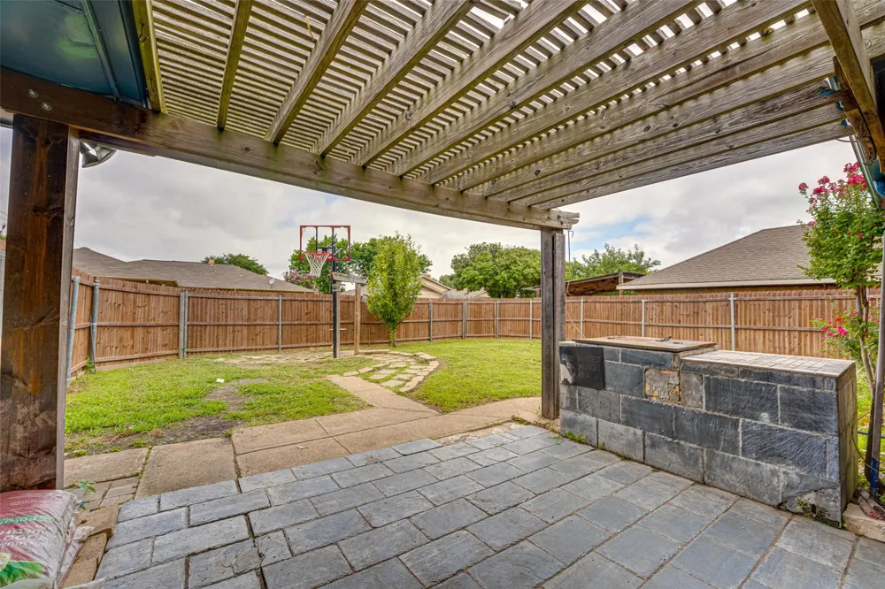 917 Meadowgate Drive Garland, TX 75040