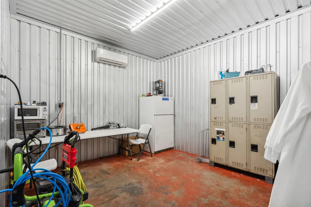 324 E Highway 6 Iredell, TX 76649