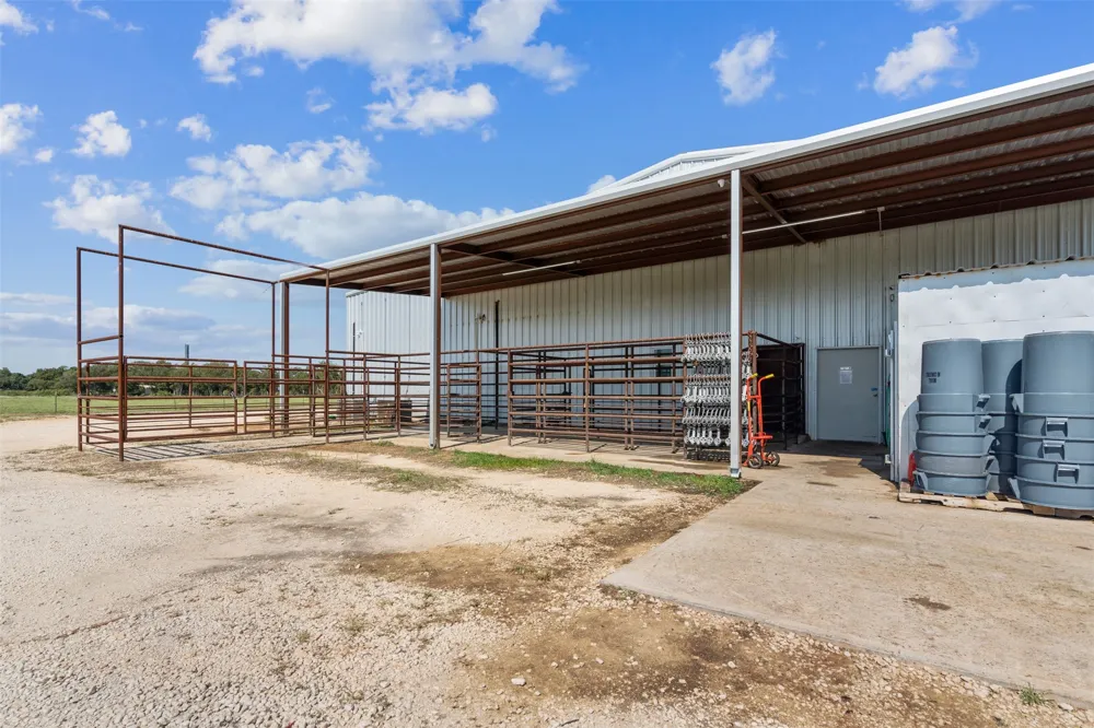 324 E Highway 6 Iredell, TX 76649