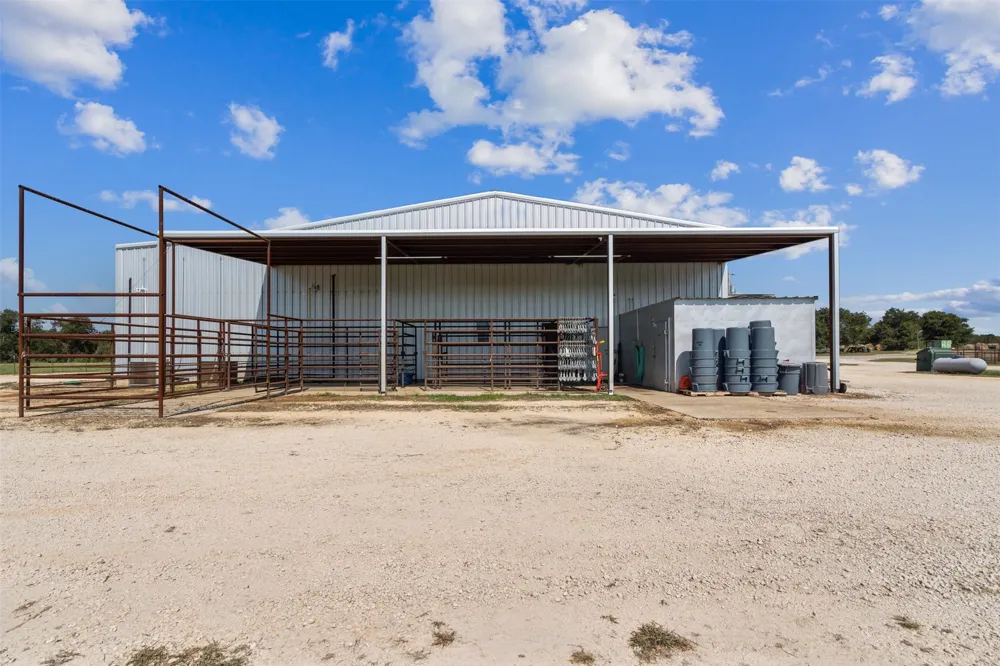 324 E Highway 6 Iredell, TX 76649