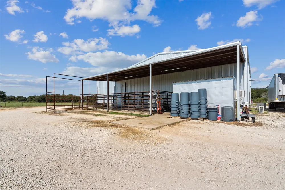 324 E Highway 6 Iredell, TX 76649