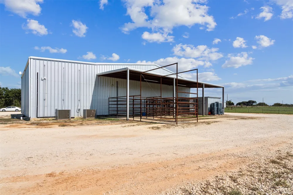 324 E Highway 6 Iredell, TX 76649