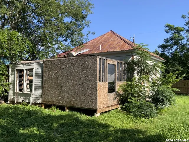 127 Fredonia St San Antonio, TX 78203