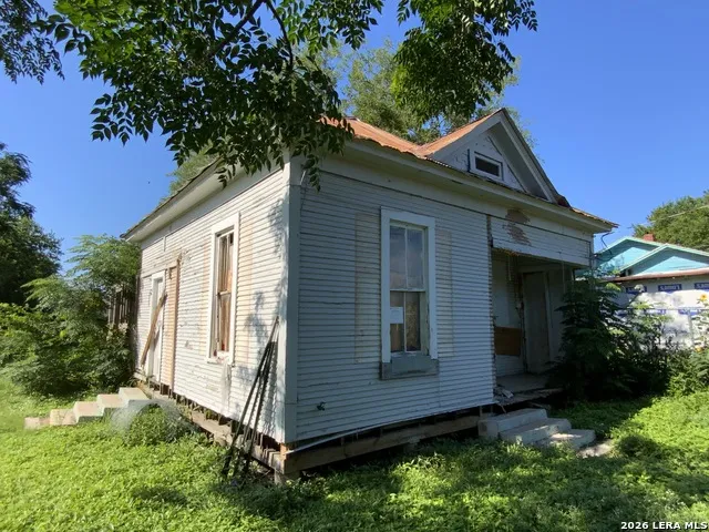 127 Fredonia St San Antonio, TX 78203