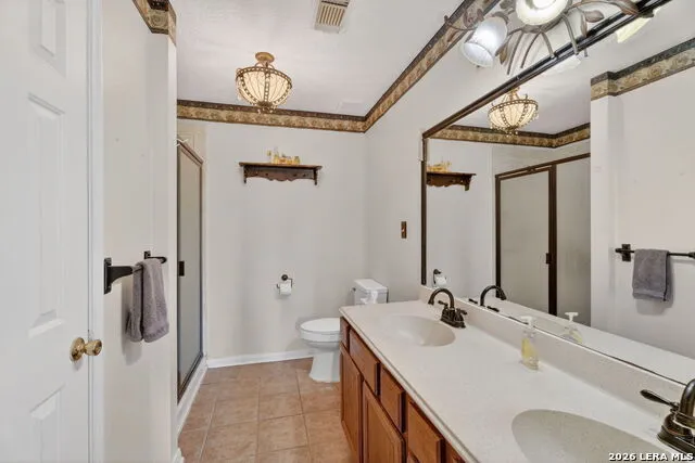 226 CREST LN Onalaska, TX 77360