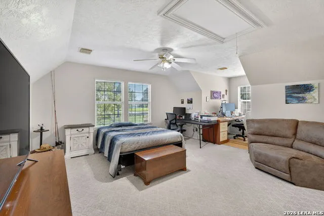 226 CREST LN Onalaska, TX 77360