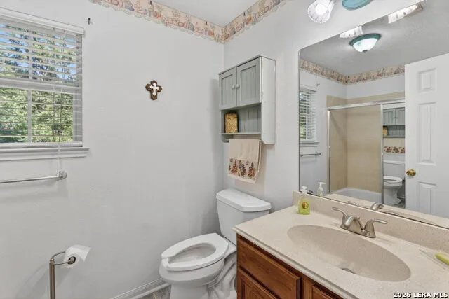 226 CREST LN Onalaska, TX 77360